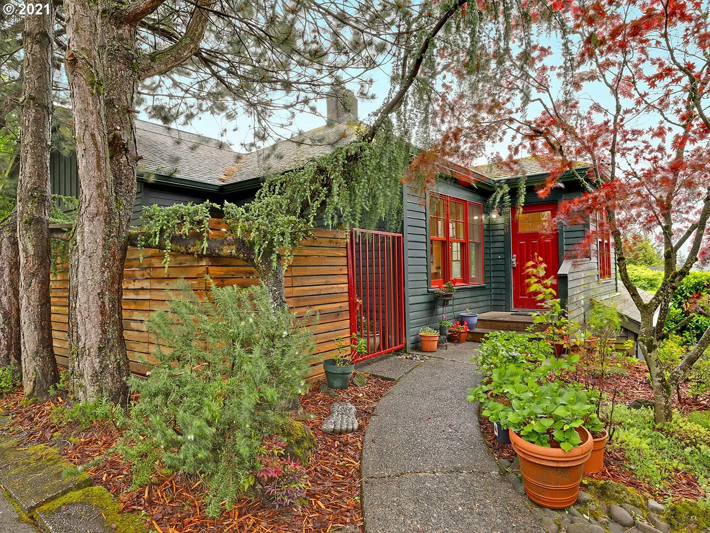 3550 SW Woods St photo 1