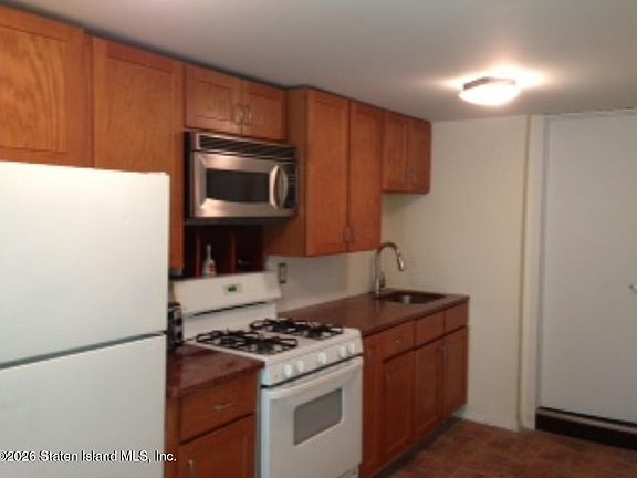 3rd image of 90 Mapleton Ave