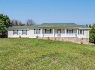 228 Florence Cir, Dandridge, TN 37725