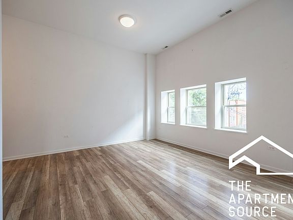 4th image of 2700 W North Ave #303
