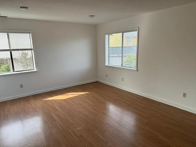 3176 NE Flintlock Pl — Photo 9