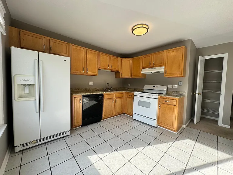 134 Manchester Ct — Photo 5