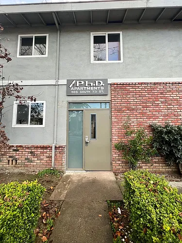 405 S 7th St Photo 1