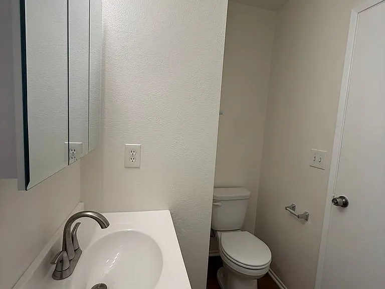 541 Ivy St — Photo 4