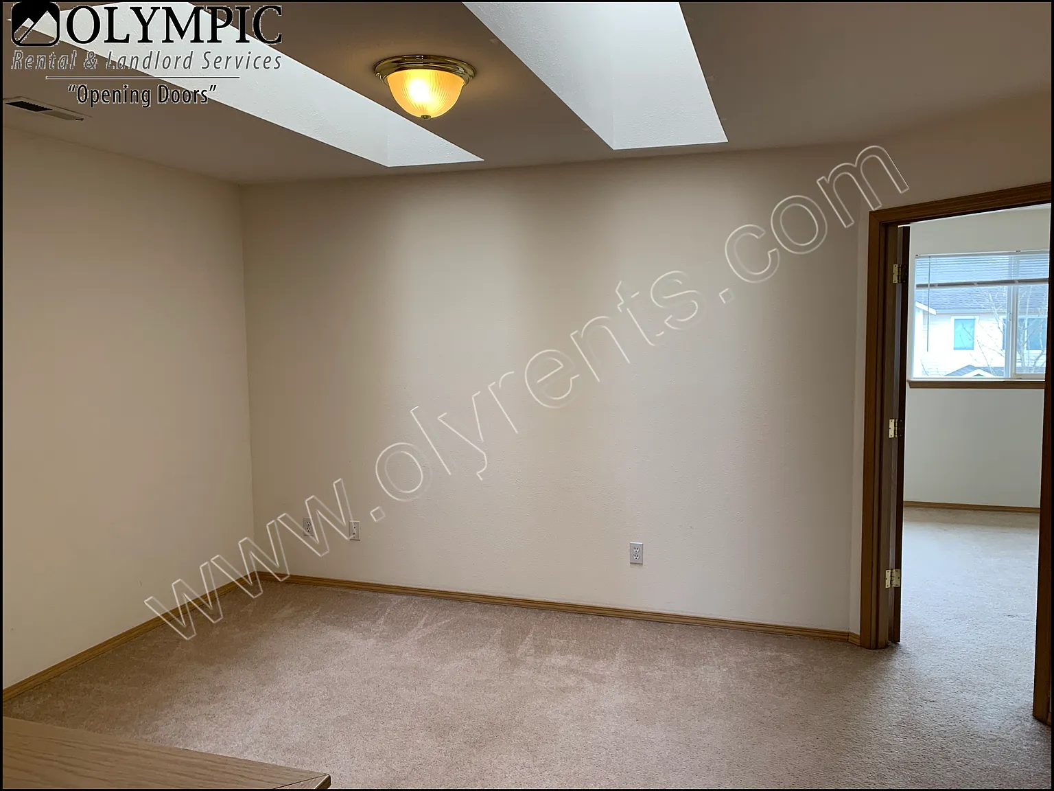 College Springs spacious 3 bdrm, 2.5 bath w/bonus room & 2 car garage. — Photo 4
