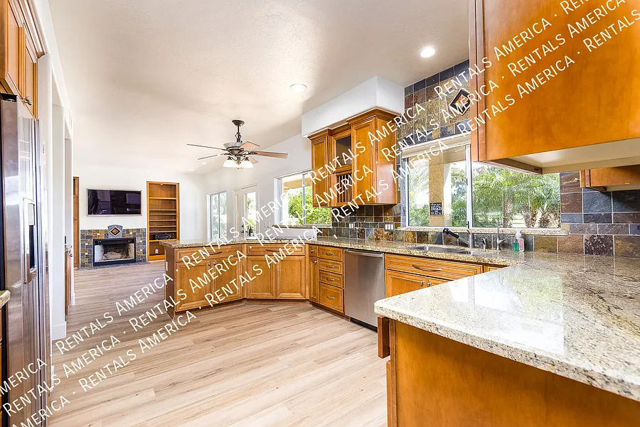 Renovated 5 Bedroom In Waters Edge @ Ocotillo — Photo 3