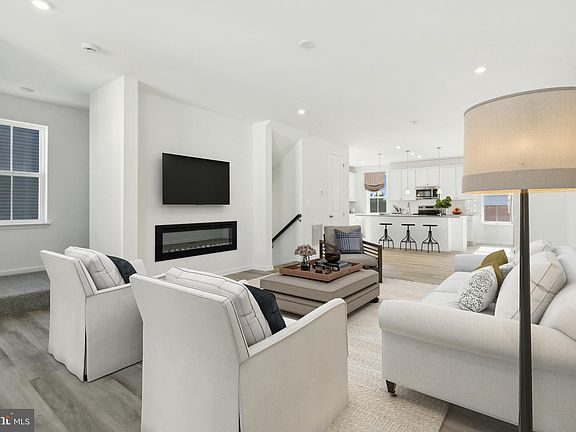 3rd image of 526 Rosemary Cir