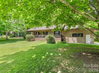 165 Clearwater Dr, Waynesville, NC 28785
