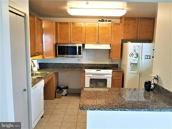 4th image of 717 S Columbus Blvd Unit 512