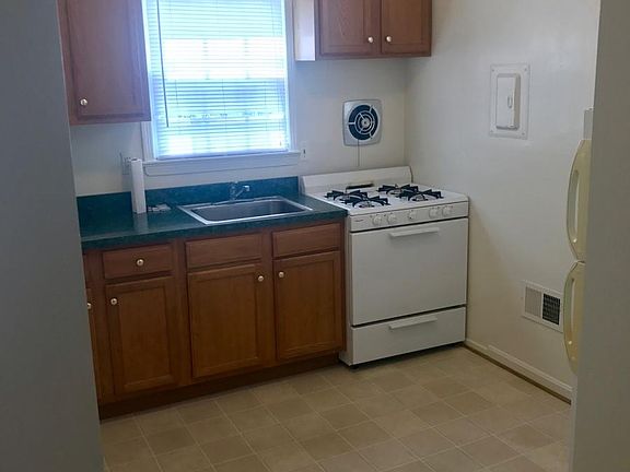4th image of 301 N West St #4