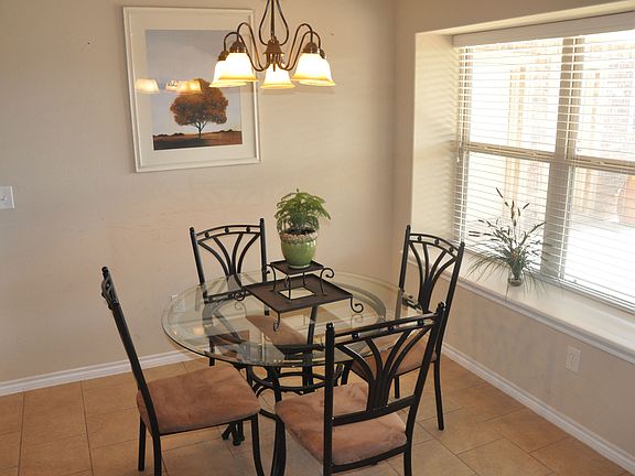 Eat-In Kitchen