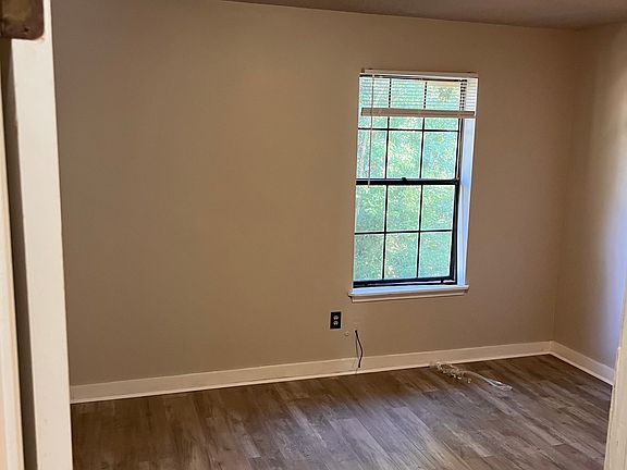 3rd image of 3250 Nekoma Ln
