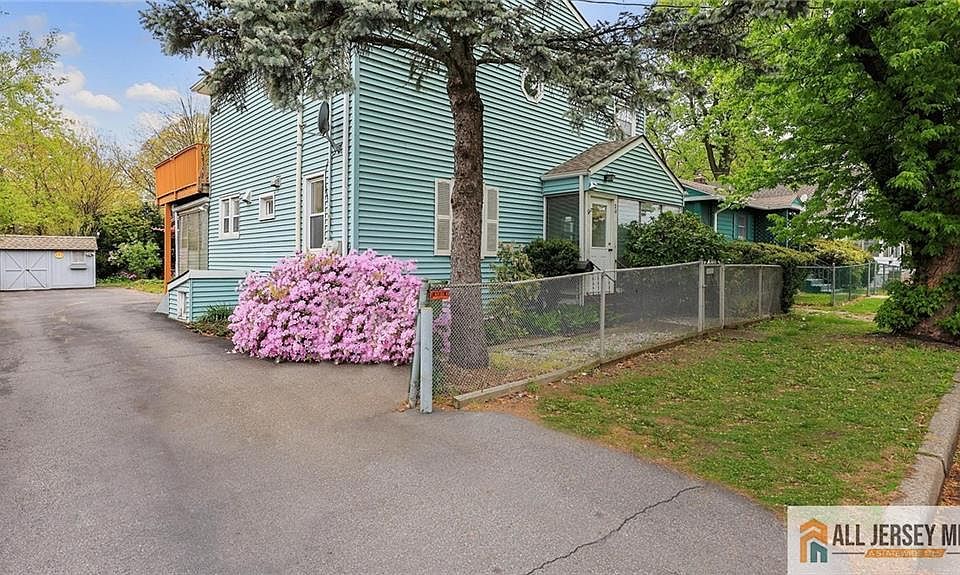 1st image of 20 Crosby Ave