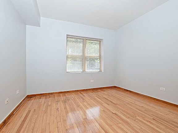 5th image of 6000-04 S Albany Ave #1