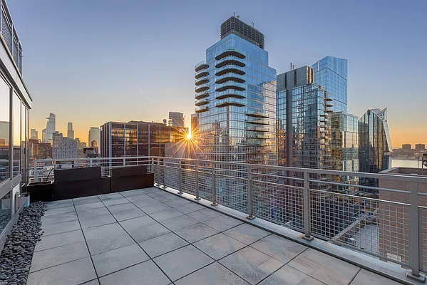 Sold by Compass | media 25