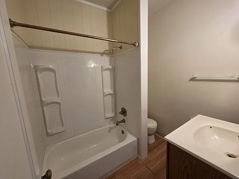 900 4th St #3 — Photo 6