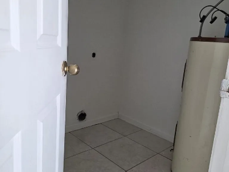945 Ruth Dr — Photo 9