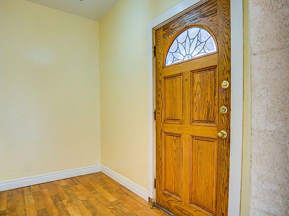 4th image of 119 Sidney St