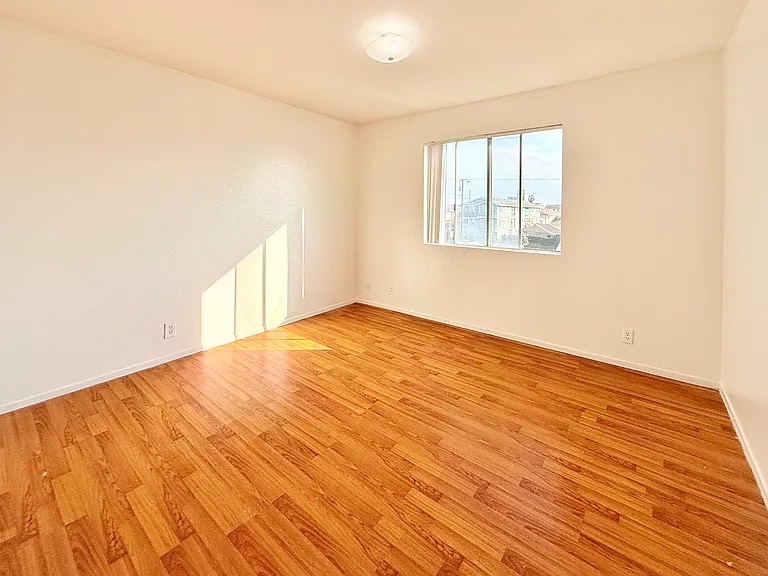 11438 Cedar Ave #0 — Photo 17
