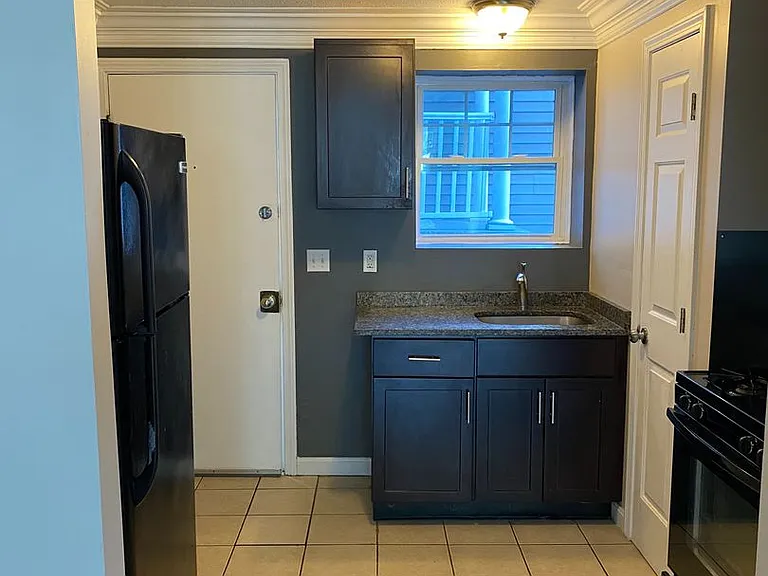 1710 N Main St — Photo 2