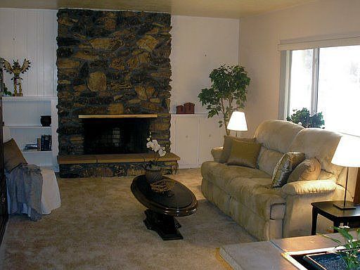 Cozy Living Room w/ Fireplace
