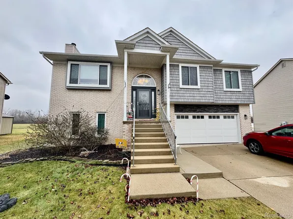 9059 Newport Creek Rd, Newport, MI 48166