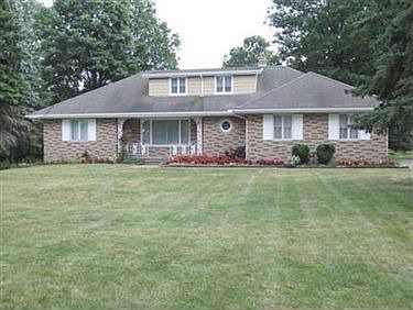 1st image of 27400 N Woodland Rd