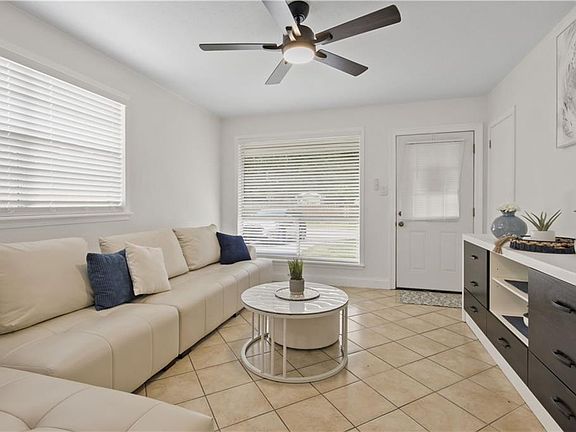 3rd image of 366 Oriole Dr