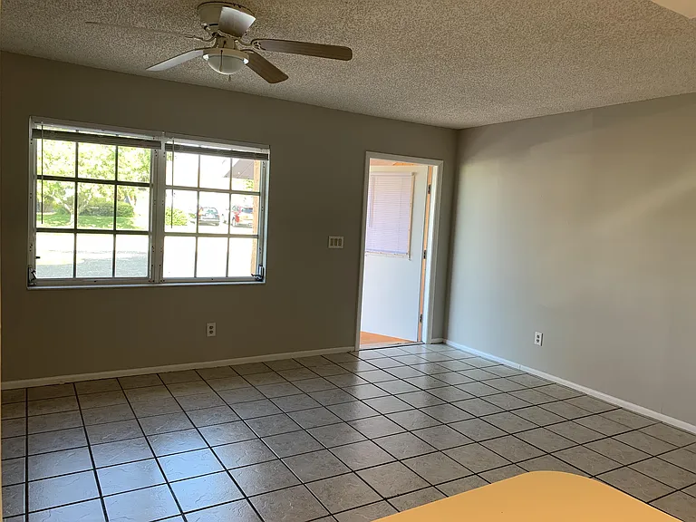309 SW 3rd Pl #7 — Photo 5