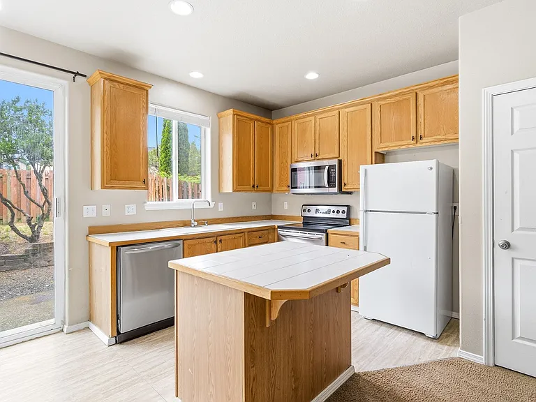 5883 SE 16th Loop — Photo 8