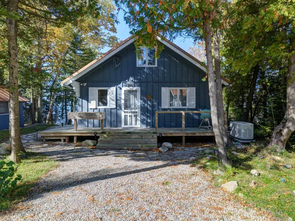 14827 N Cathead Bay Dr, Northport, MI 49670