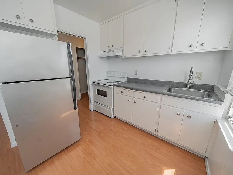 1467 Russell Street — Photo 6