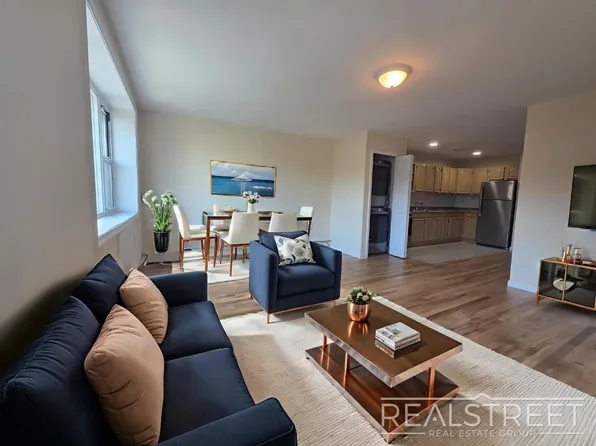 485 Maple Street image 1 of 7
