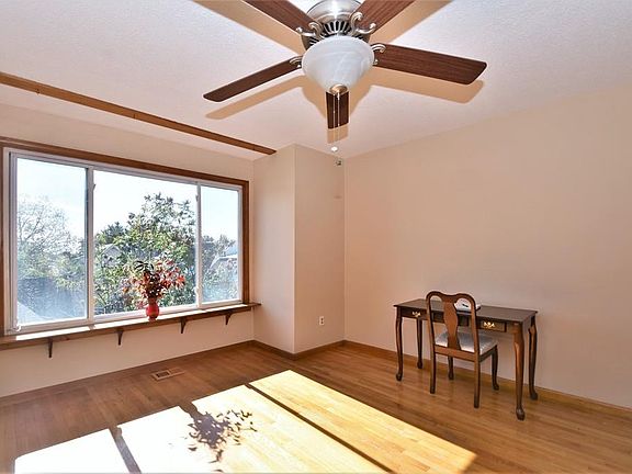 4th image of 54 Beacon Hill Ave