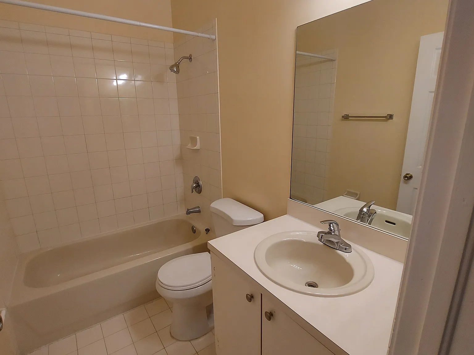 636 E Mowry Ct — Photo 3