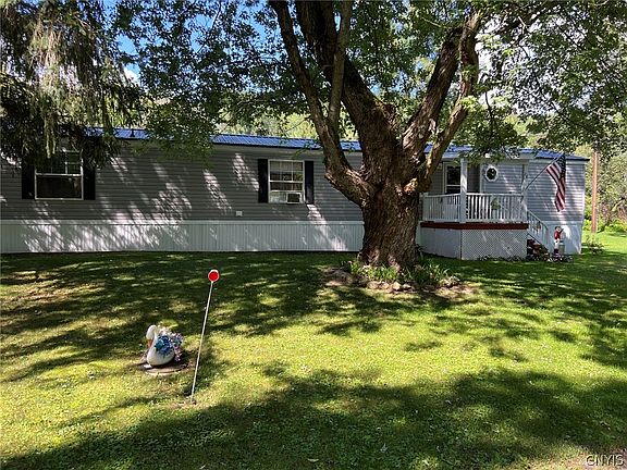 3rd image of 28 Horseshoe Dr