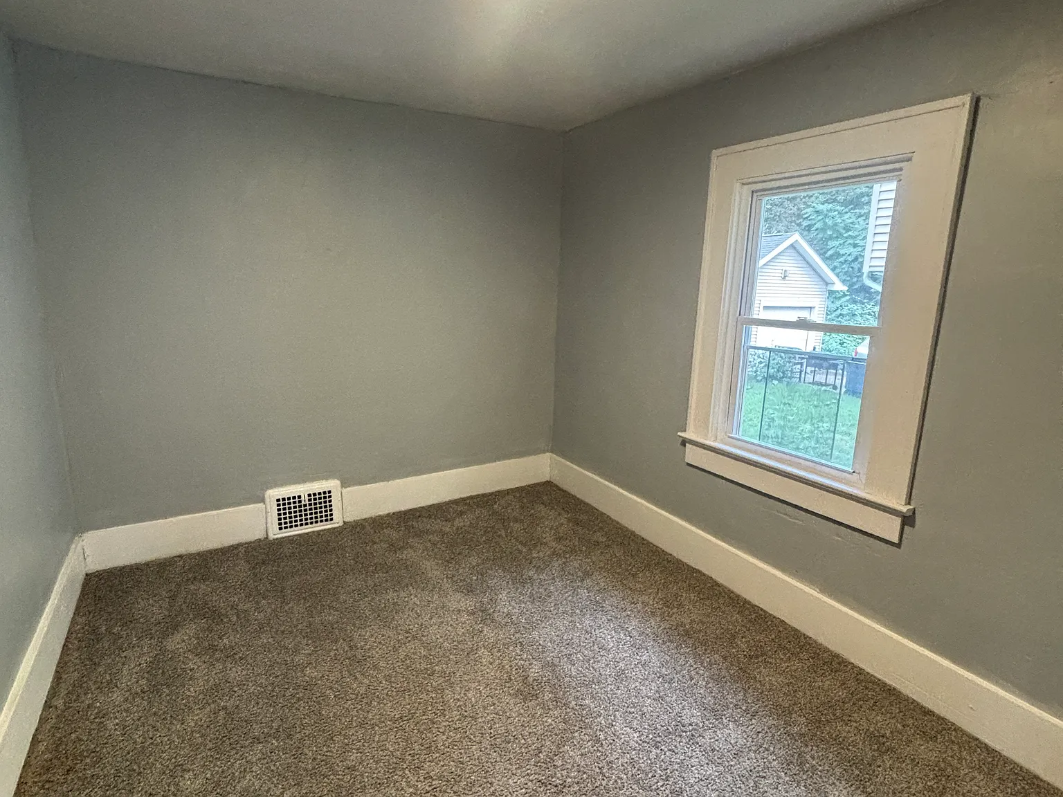 3 bed, 1.5 bath, 1088 sqft, $1,185 — Photo 2