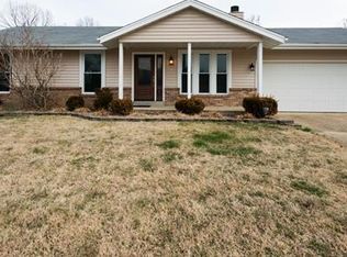 13 Victoria Place Ct, Saint Charles, MO 63304