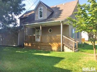 516 W Dean St, Virden, IL 62690