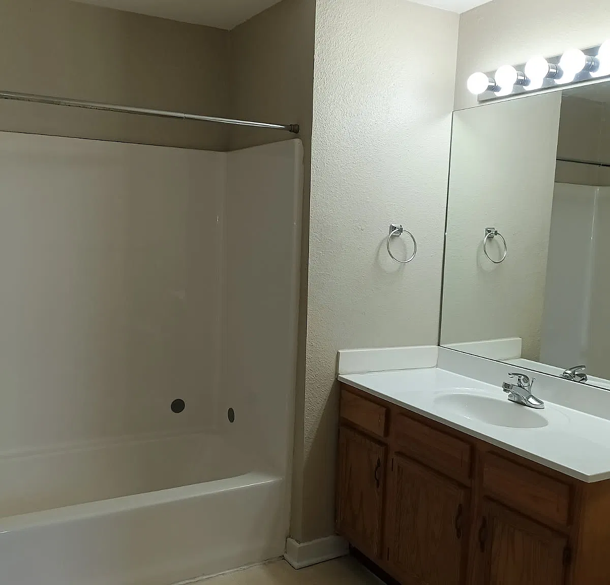 2 bed, 1400 sqft, $1,027 — Photo 2
