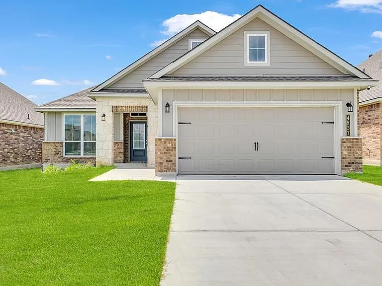 4537 Allison Dr — Photo 1