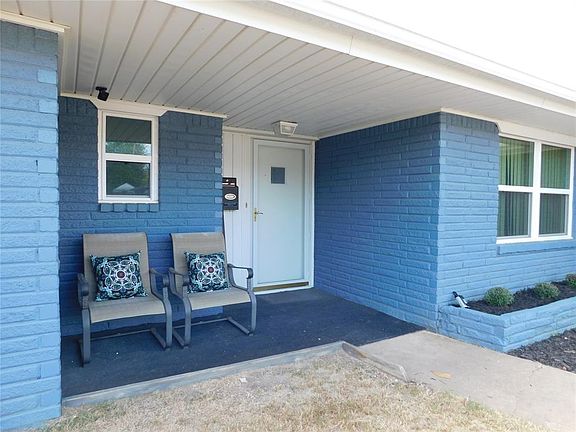 2nd image of 208 Kelly Dr