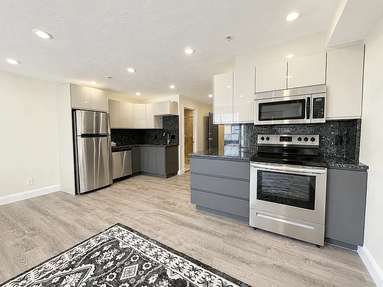 1028-1030 Commonwealth Ave #201 — Photo 8