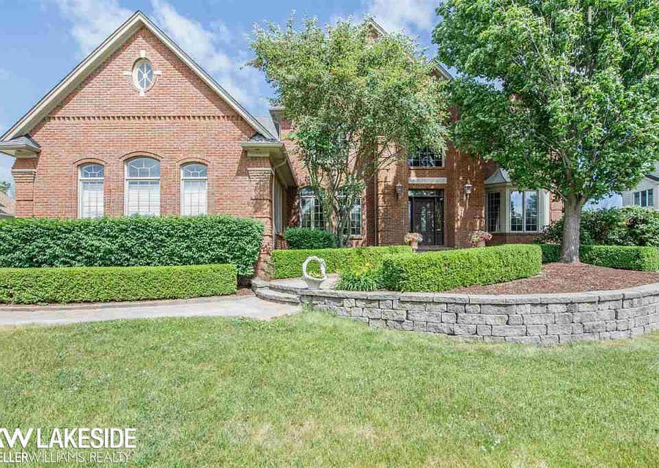 1st image of 2738 Hawthorne Dr S