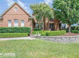 2738 Hawthorne Dr S, Shelby Township, MI 48316