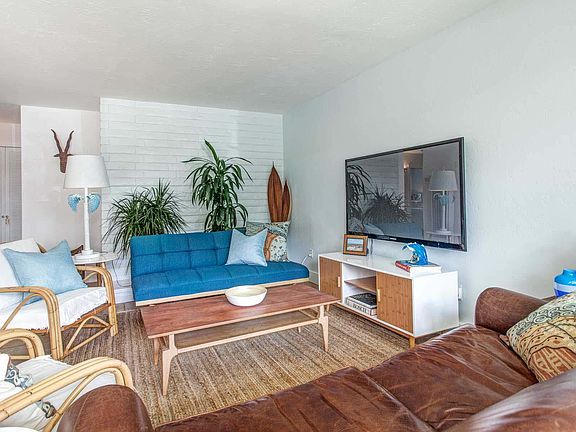 3rd image of 243 Melrose Avenue # Top Floor