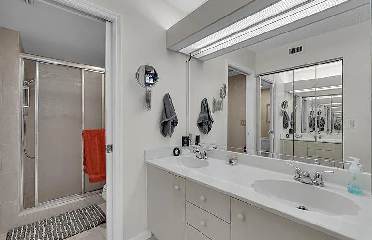 7250 Fairfax Dr #302 — Photo 16
