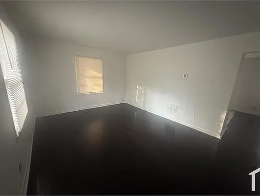 3 bed, 1000 sqft, $1,800 — Photo 4