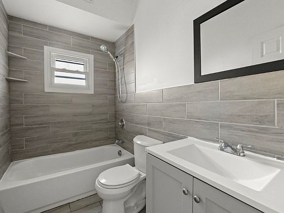 5th image of 168 Sherman Ave #2L