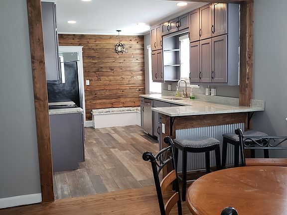 DR looking into Kitchen